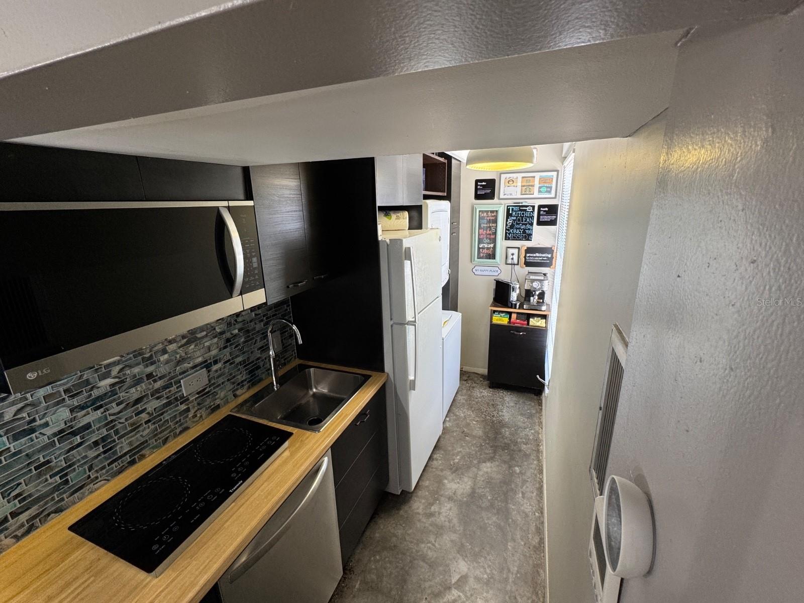 Image 6 of 10 For 2231 Club Circle 2231