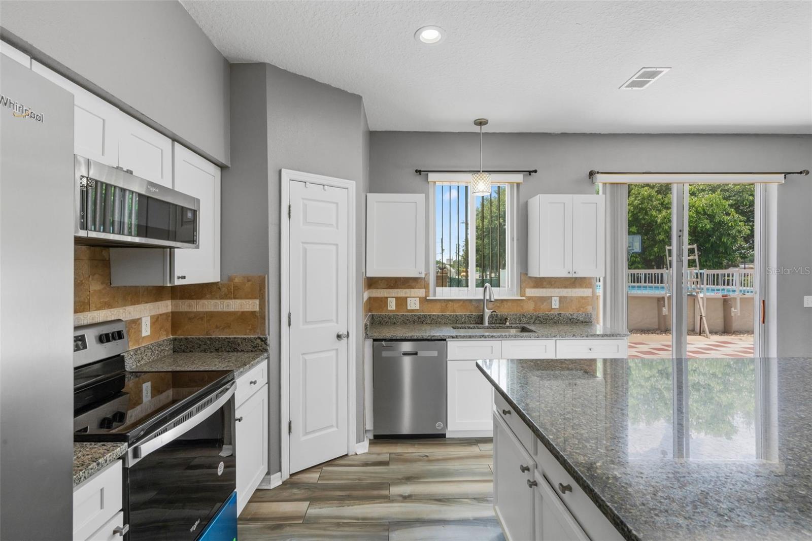 Image 13 of 55 For 470 Regal Downs Circle