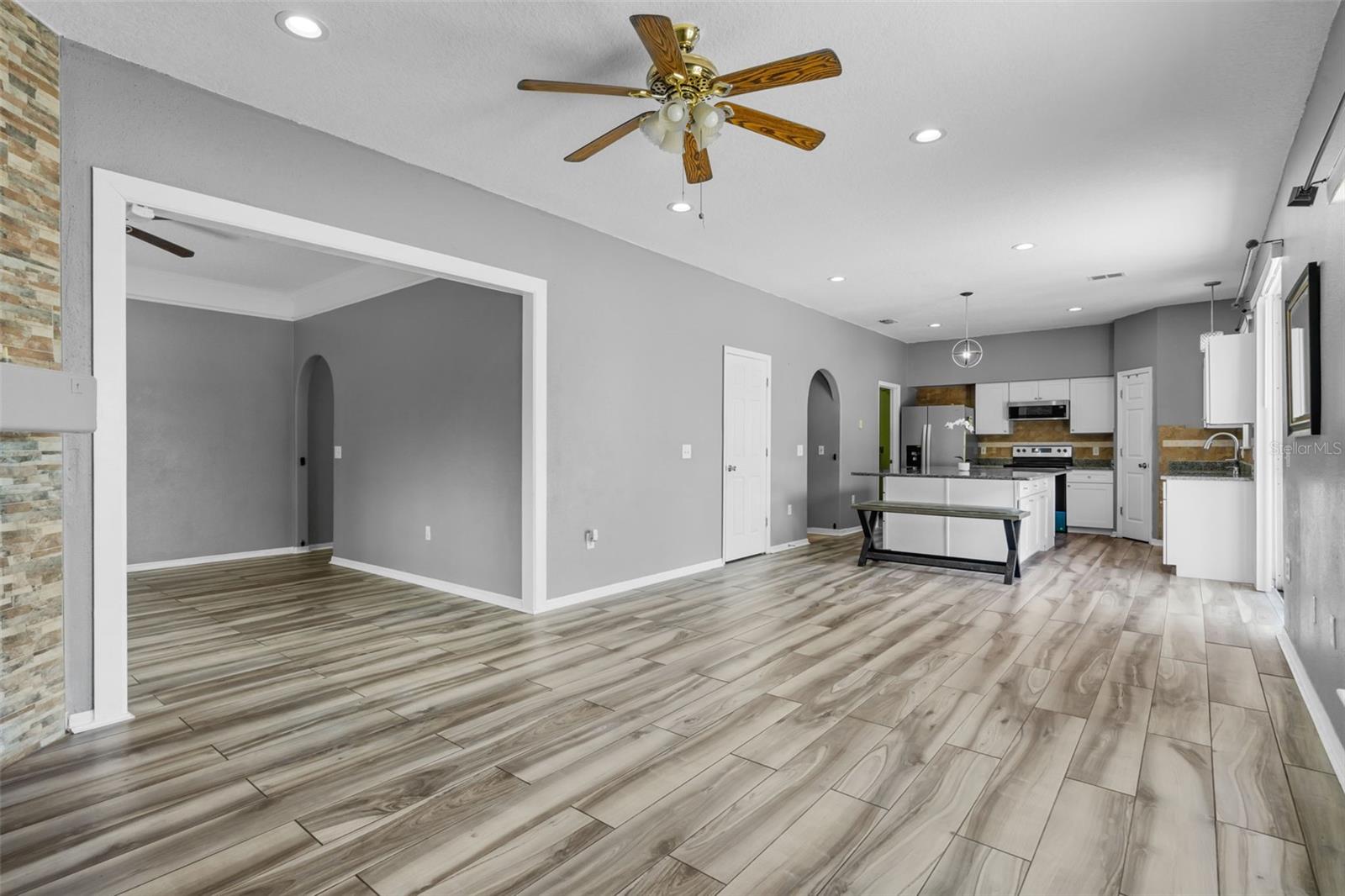 Image 16 of 55 For 470 Regal Downs Circle