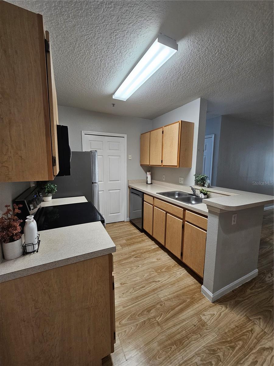 Image 10 of 33 For 6560 Swissco Drive 31