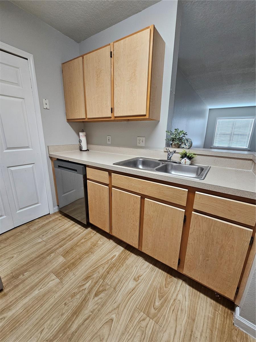 Image 12 of 33 For 6560 Swissco Drive 31