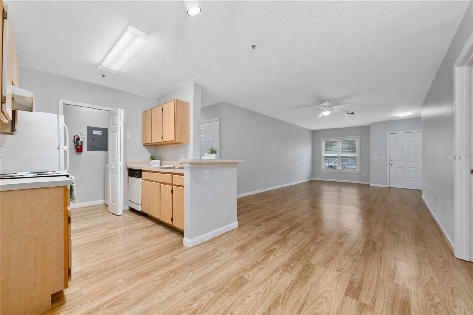 Image 14 of 33 For 6560 Swissco Drive 31