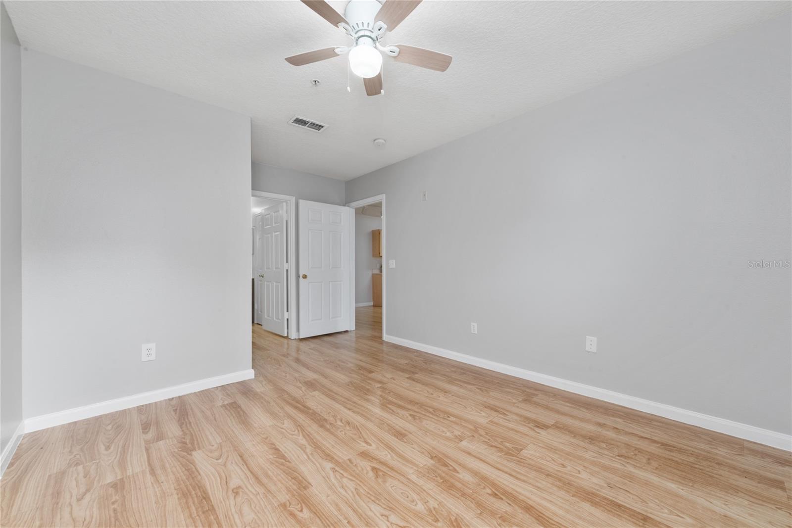 Image 20 of 33 For 6560 Swissco Drive 31
