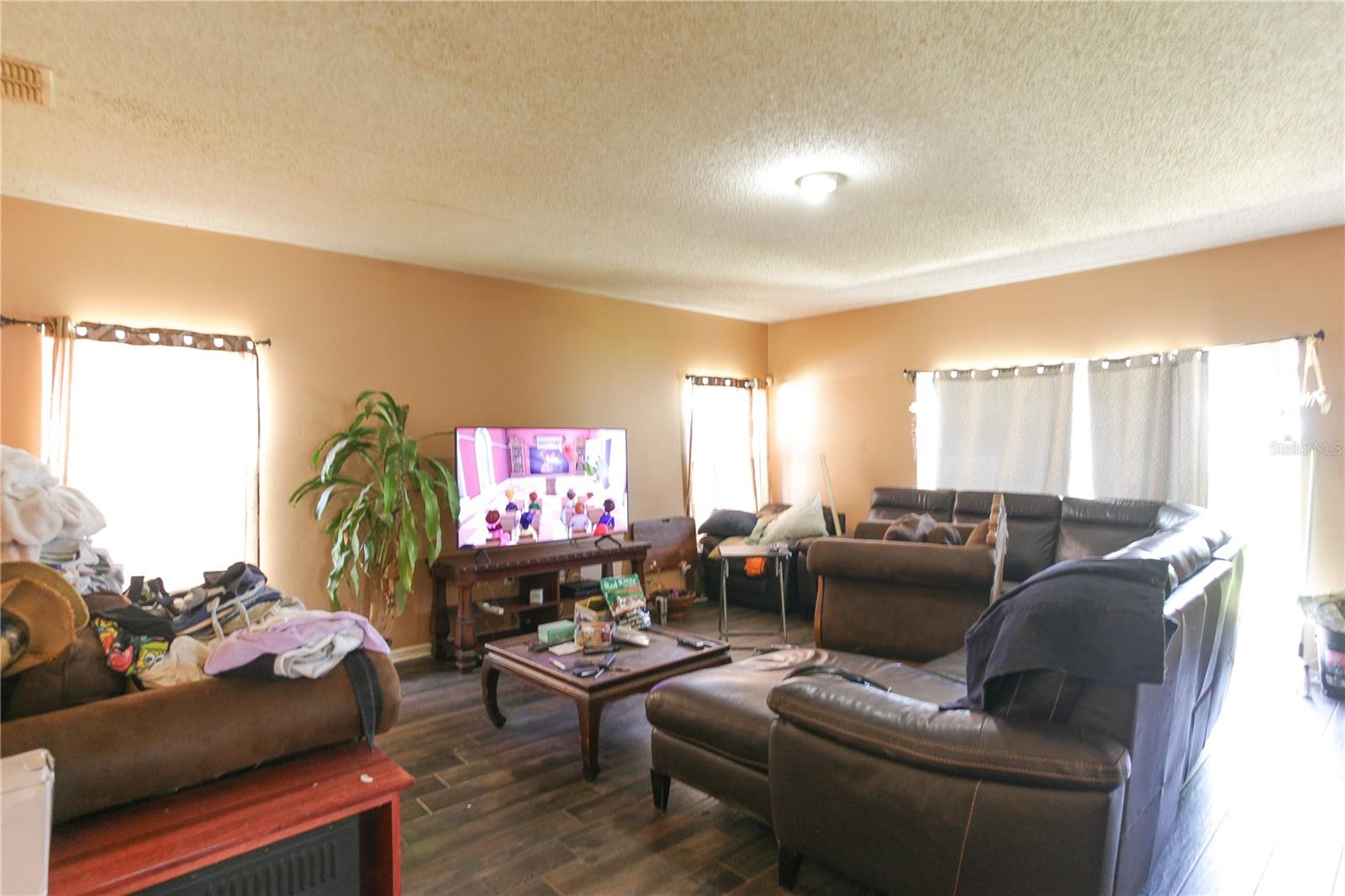 Image 12 of 49 For 2305 Rio Grande Forest Lane