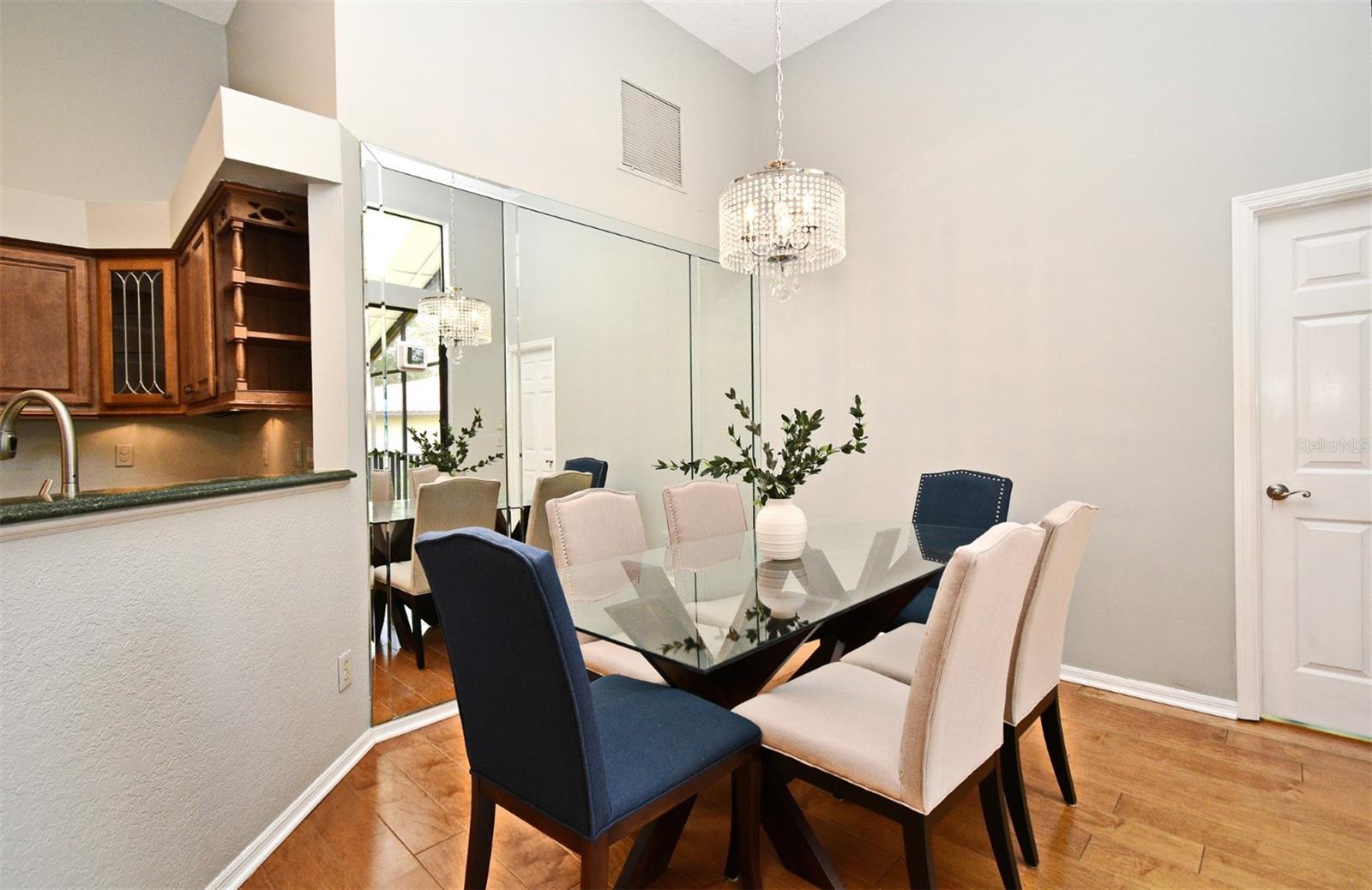 Image 11 of 47 For 2928 Lake Pineloch Boulevard Ge