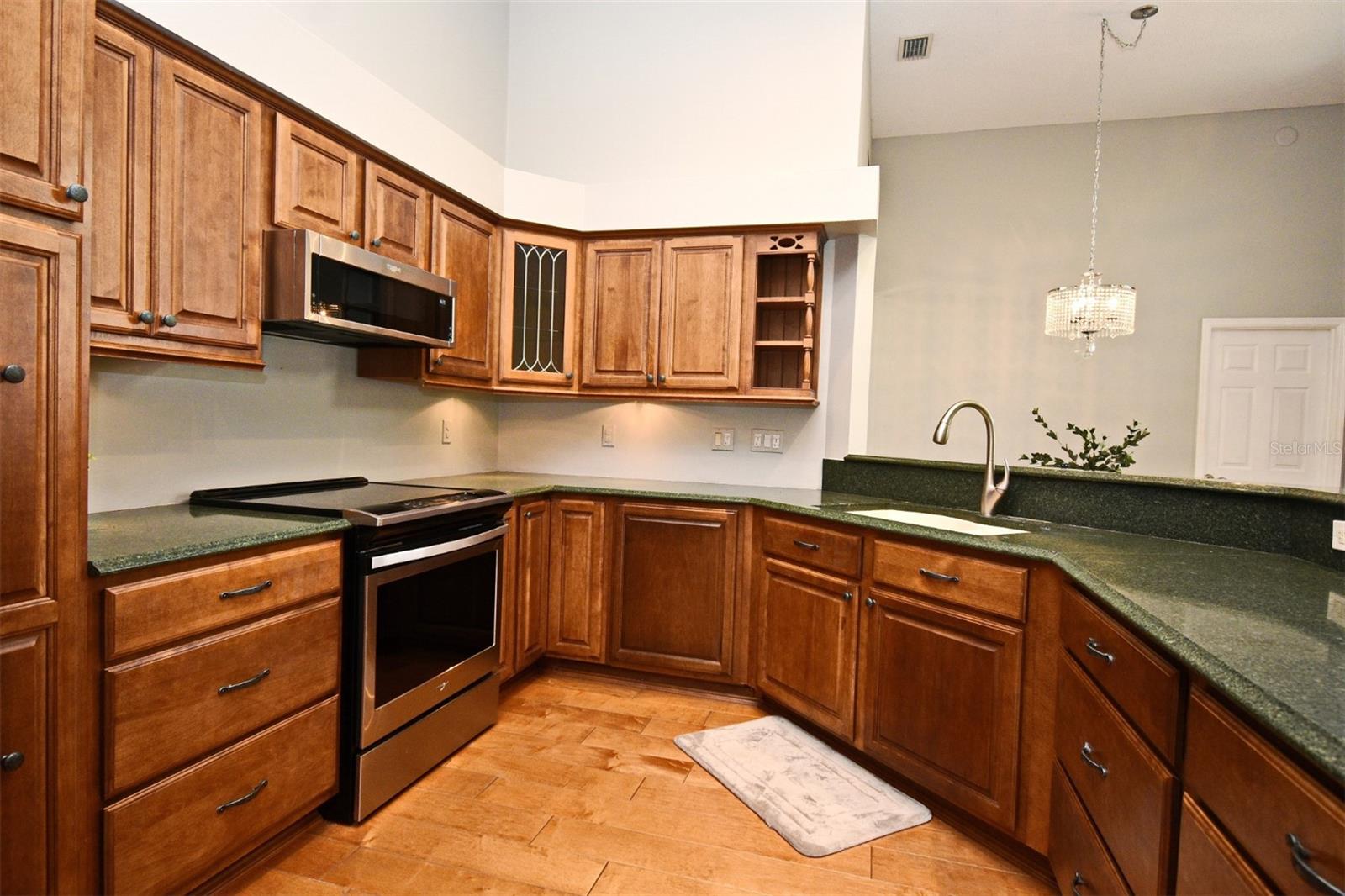 Image 8 of 47 For 2928 Lake Pineloch Boulevard Ge