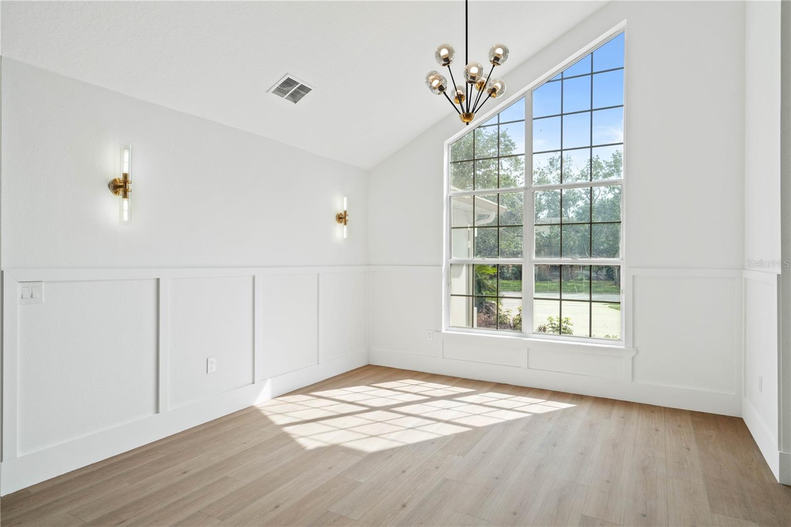 Image 16 of 44 For 388 Hampton Hills Court