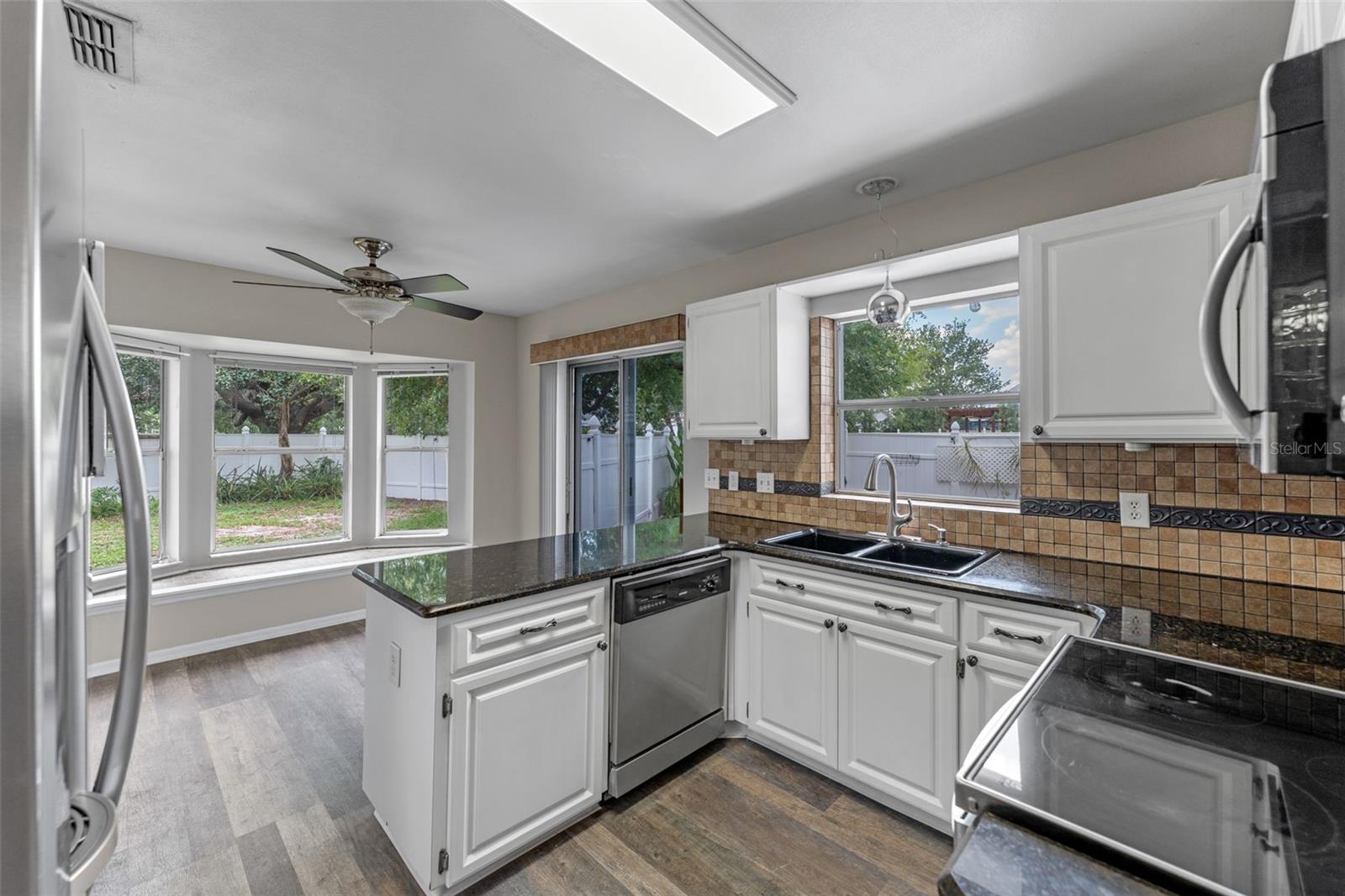 Image 5 of 36 For 202 Ferryboat Court