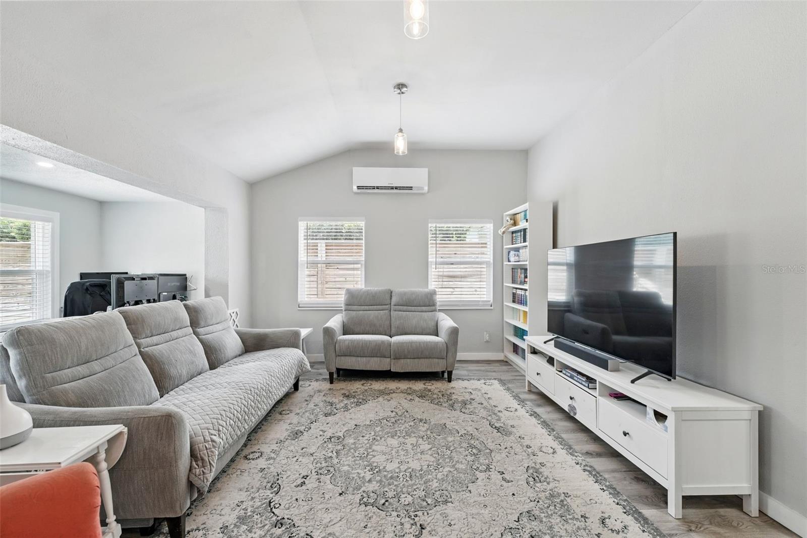 Image 4 of 23 For 240 Cambridge Boulevard