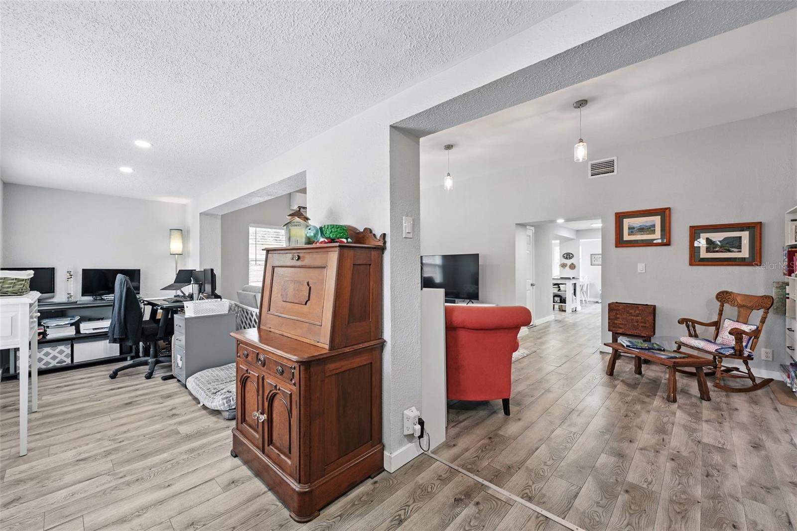 Image 6 of 23 For 240 Cambridge Boulevard