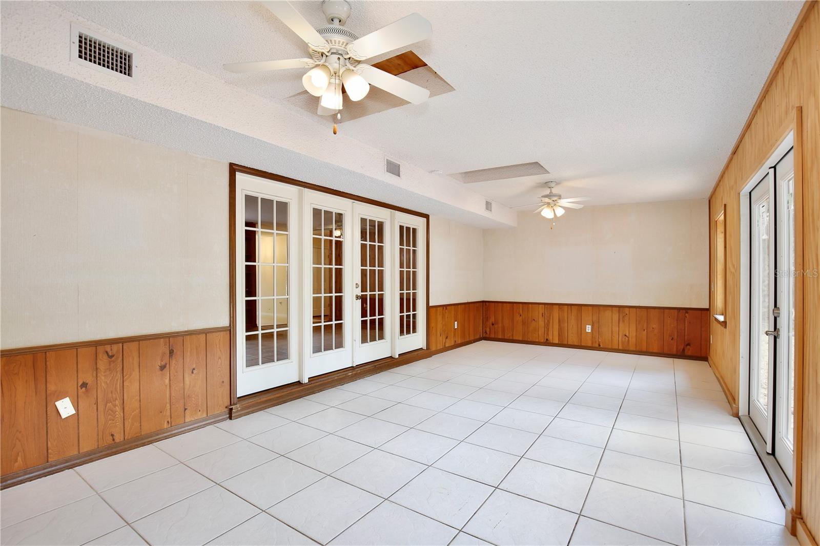 Image 14 of 68 For 4802 Anton Avenue