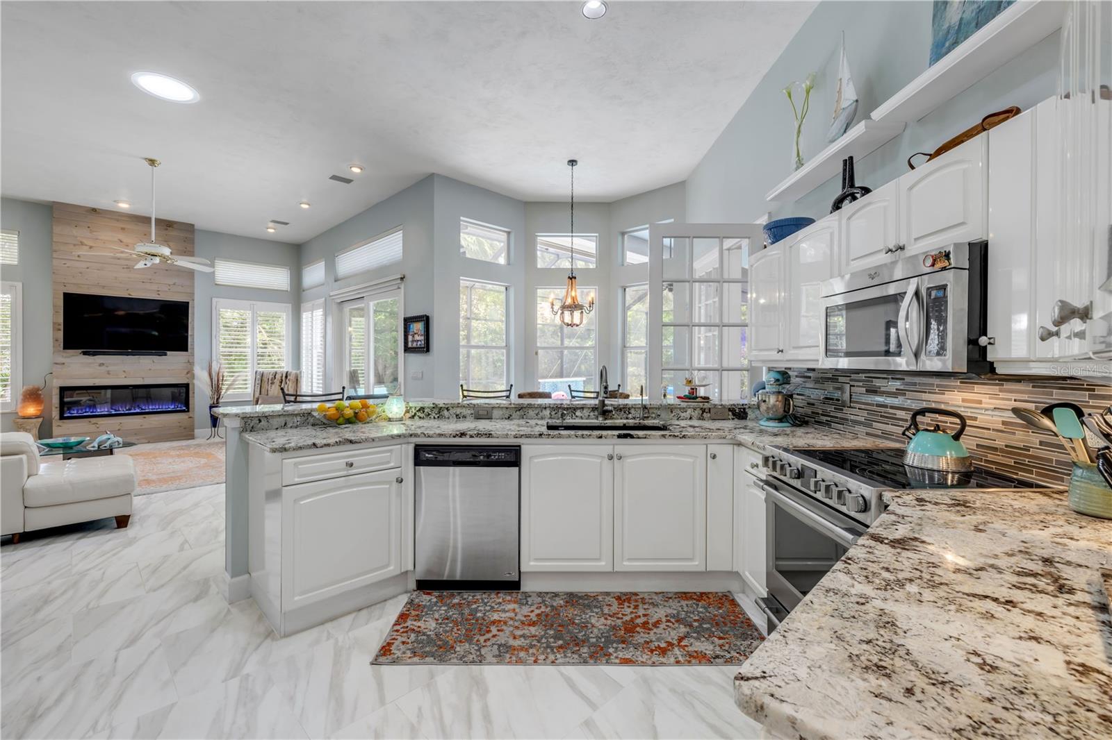 Image 15 of 39 For 6 Laurel Oak Place