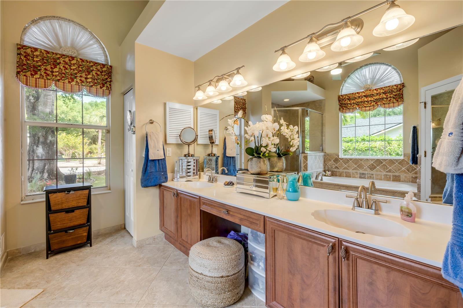 Image 19 of 39 For 6 Laurel Oak Place