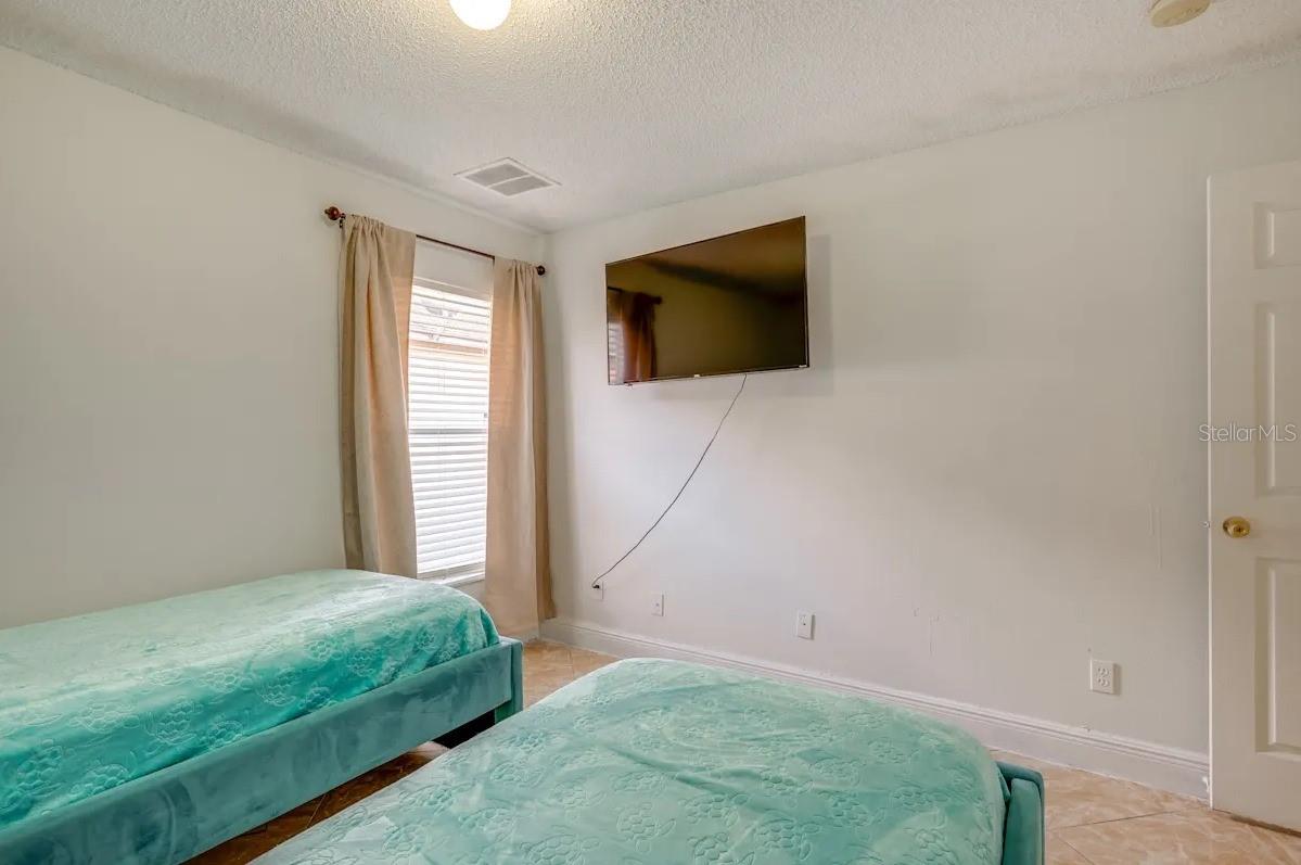 Image 7 of 29 For 739 Delancey Drive