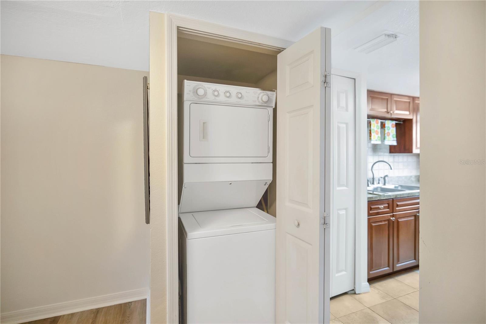 Image 21 of 32 For 4952 Tangerine Ave  4952