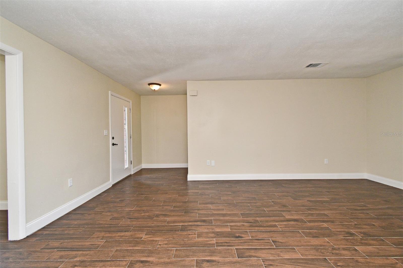 Image 7 of 63 For 2524 Shadybranch Drive