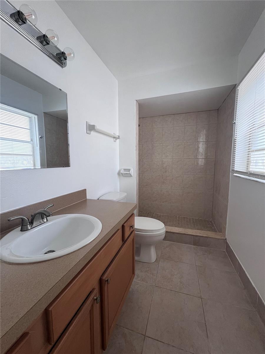 Image 3 of 12 For 33 Princeton Street 33a
