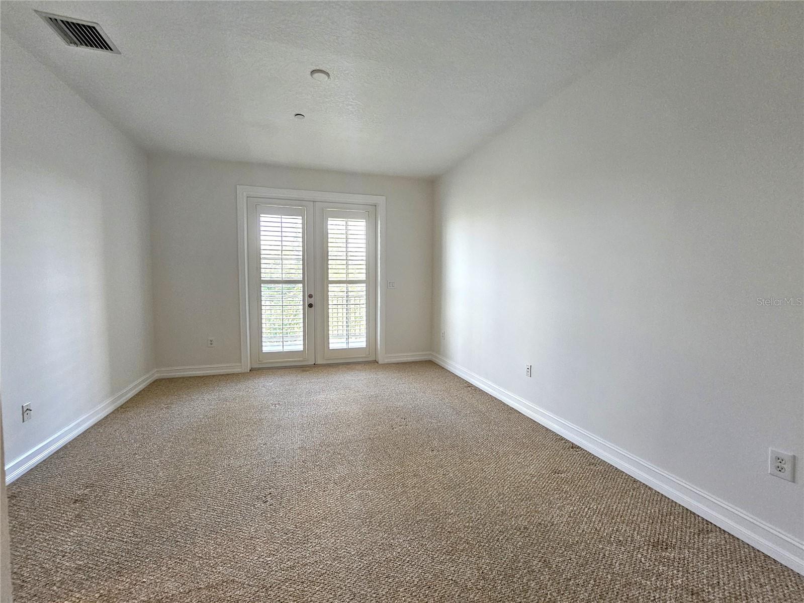 Image 10 of 30 For 620 Campus Street 301