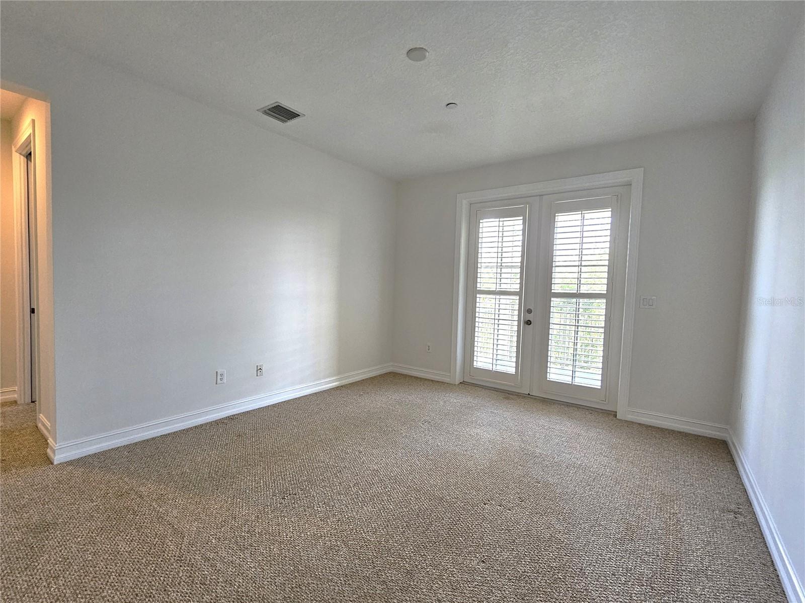 Image 11 of 30 For 620 Campus Street 301