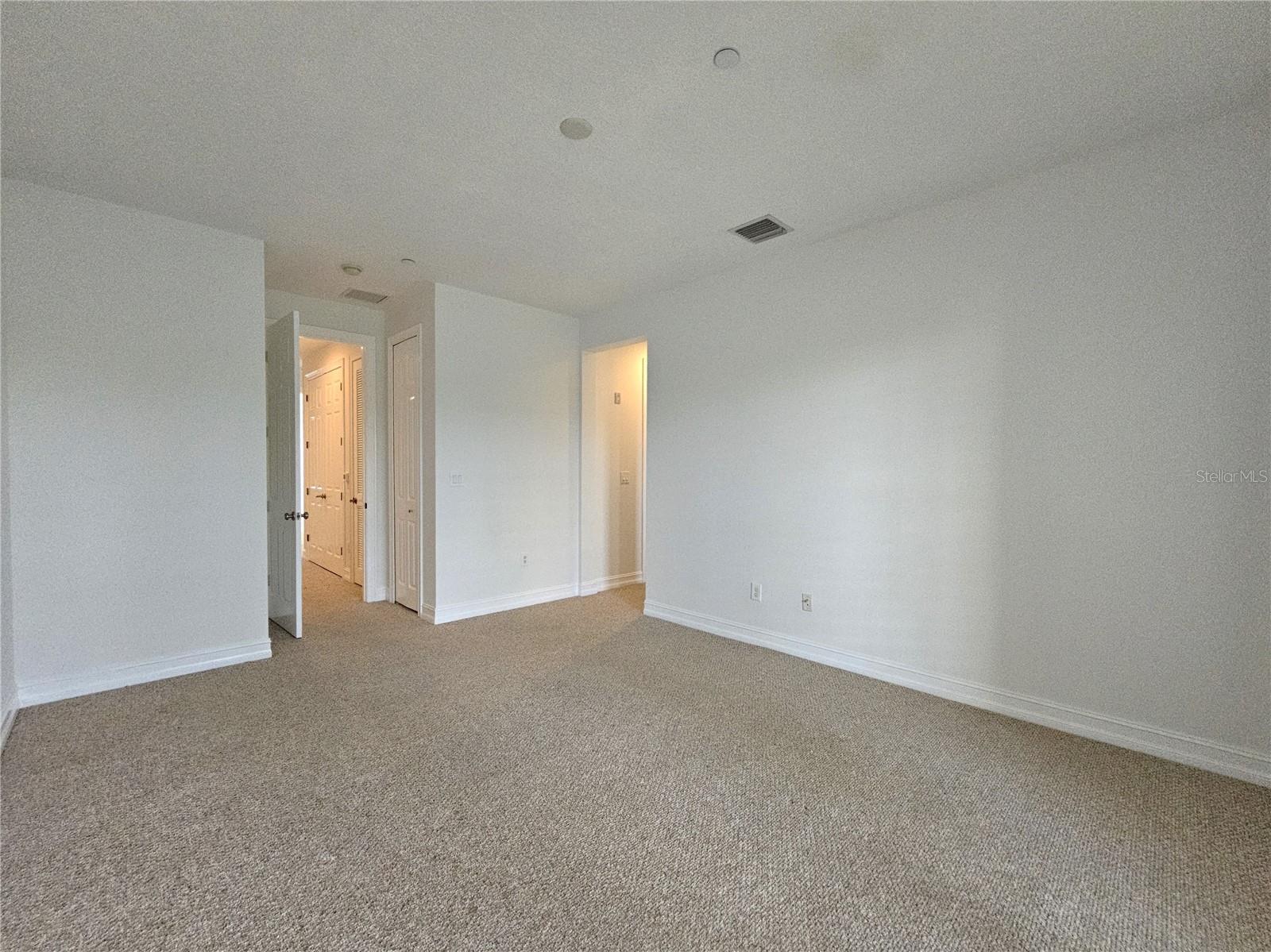 Image 12 of 30 For 620 Campus Street 301