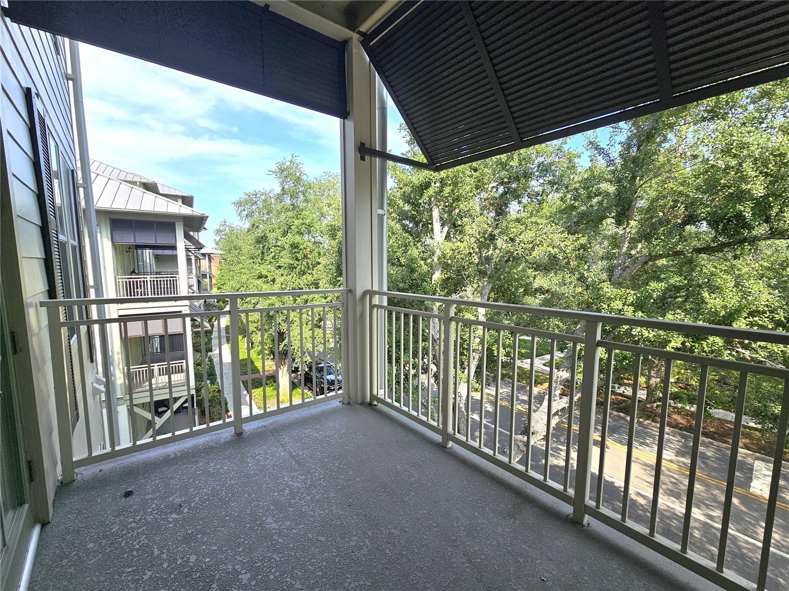 Image 14 of 30 For 620 Campus Street 301