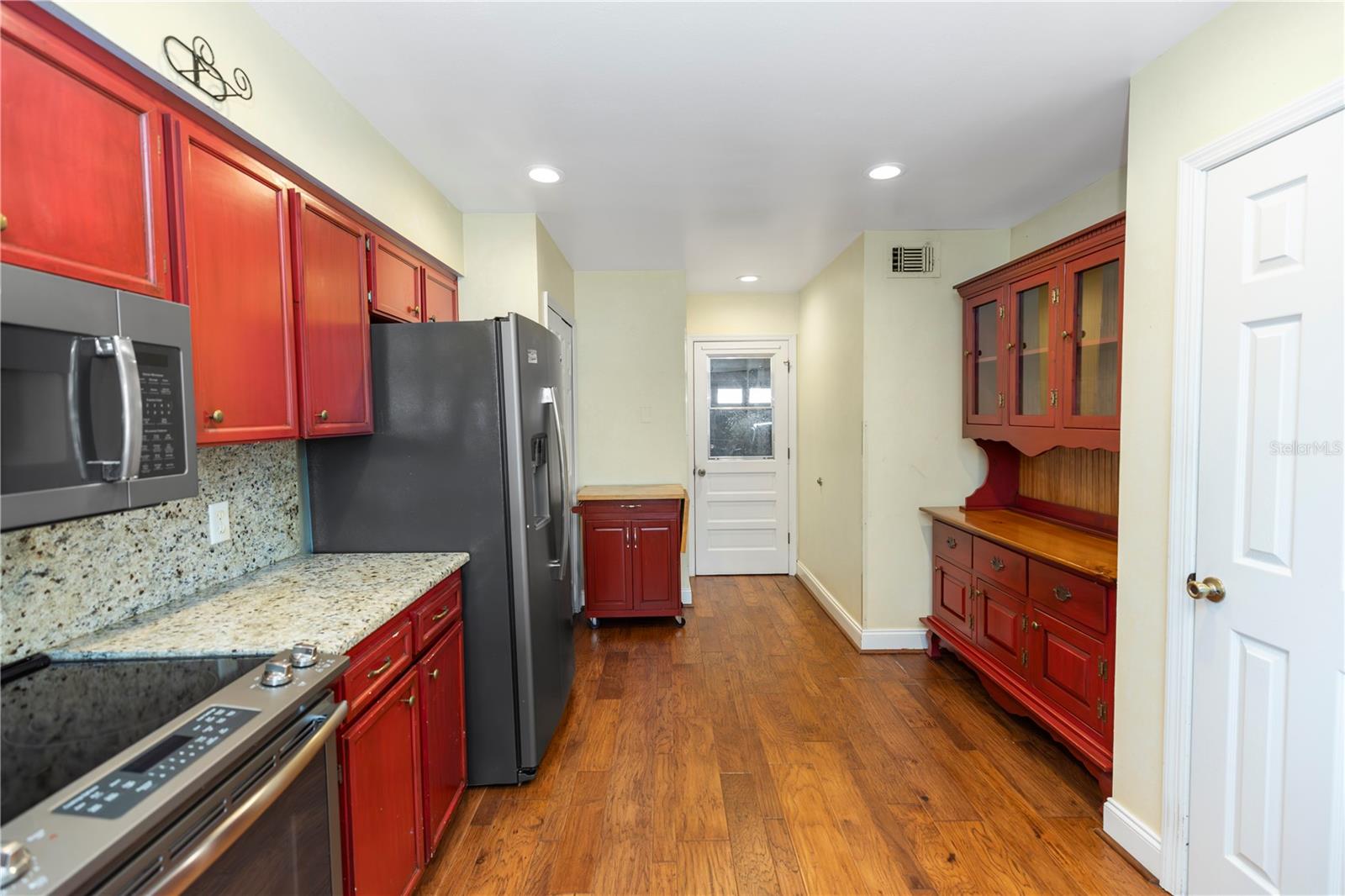 Image 11 of 46 For 3065 Bridgehampton Lane