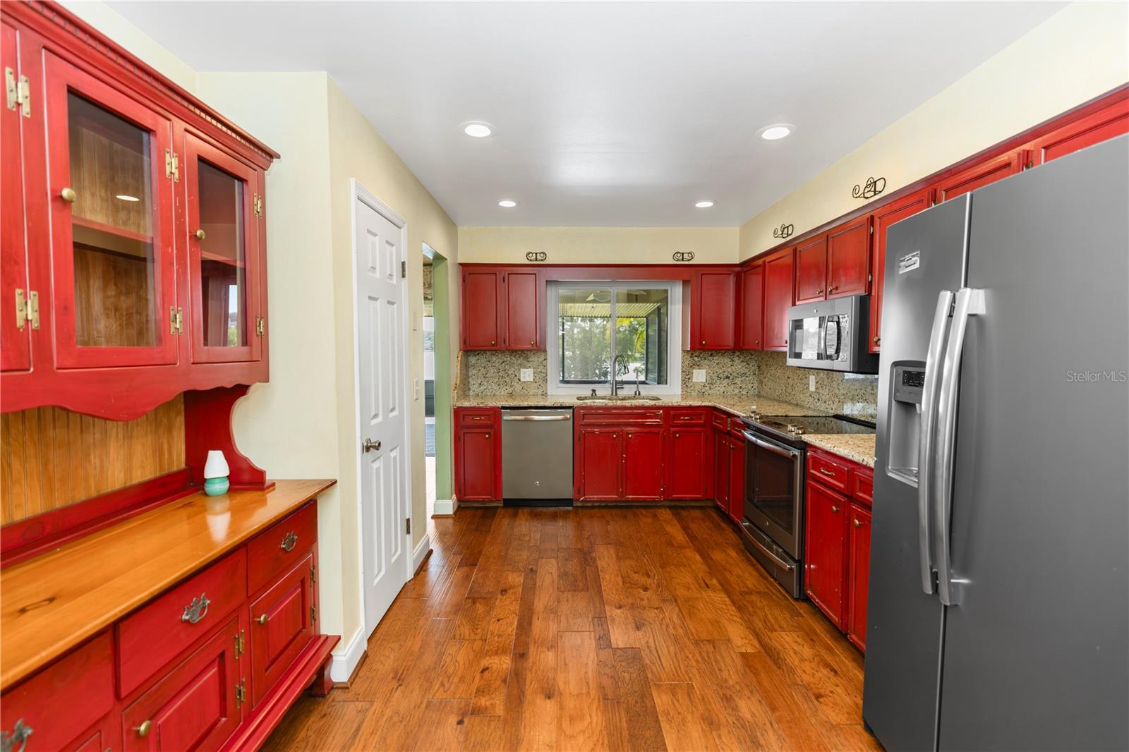 Image 9 of 46 For 3065 Bridgehampton Lane