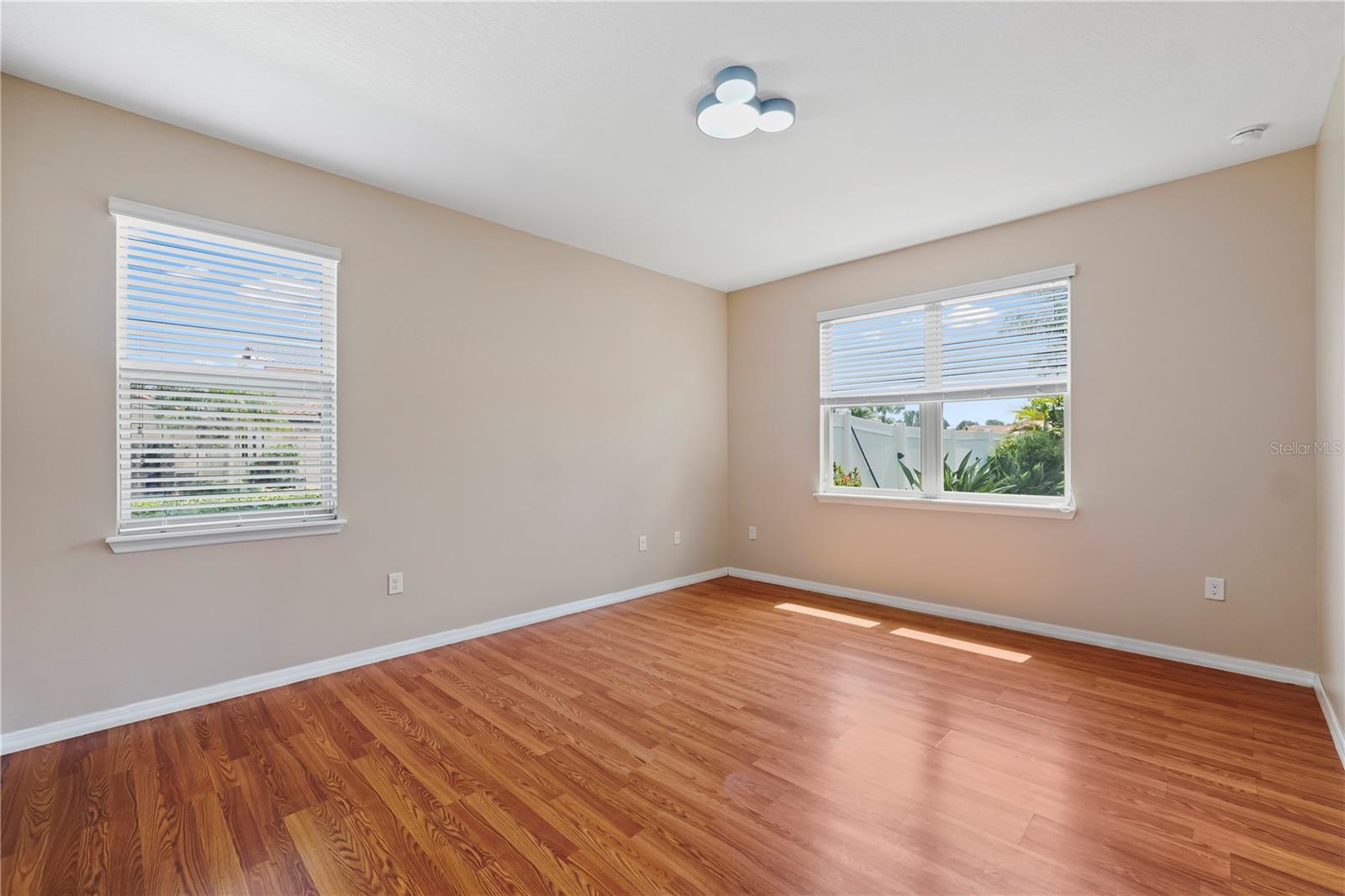 Image 20 of 56 For 2325 Bella Luna Circle