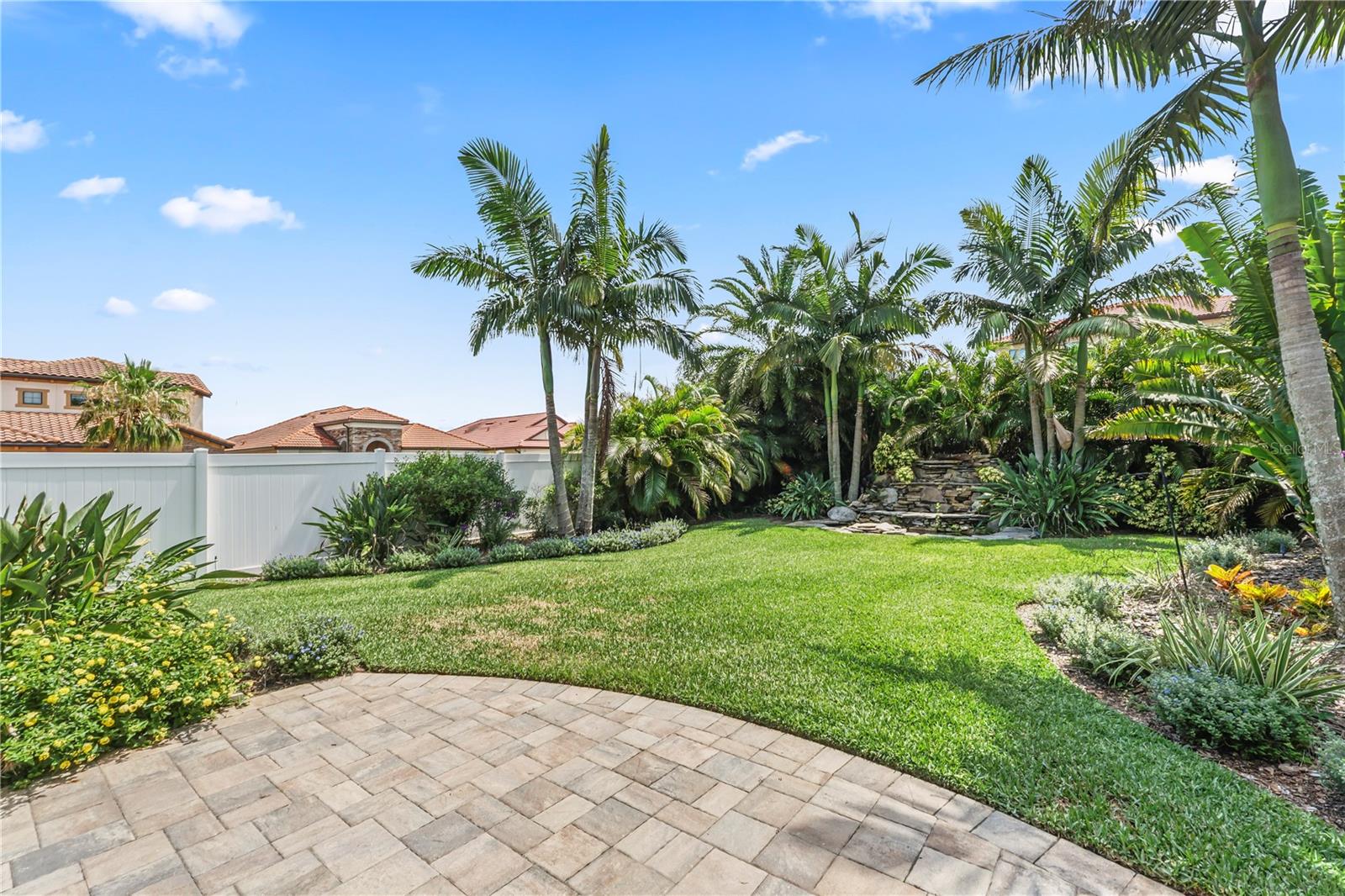 Image 4 of 56 For 2325 Bella Luna Circle