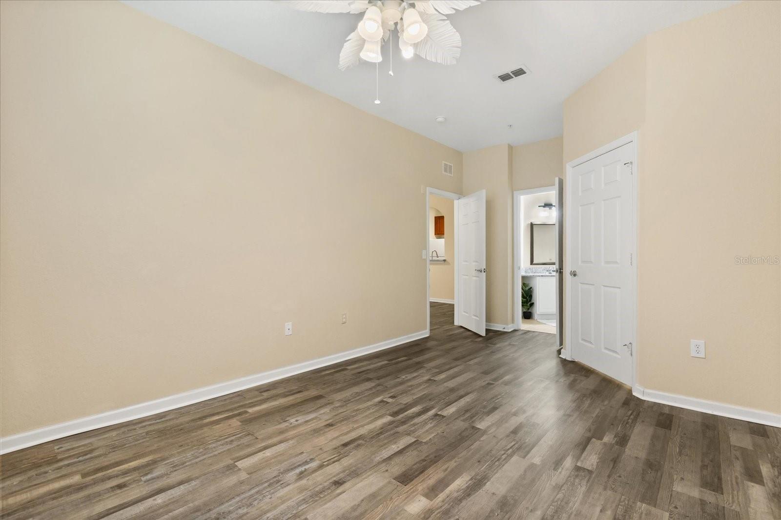 Image 16 of 35 For 6335 Contessa Drive 208