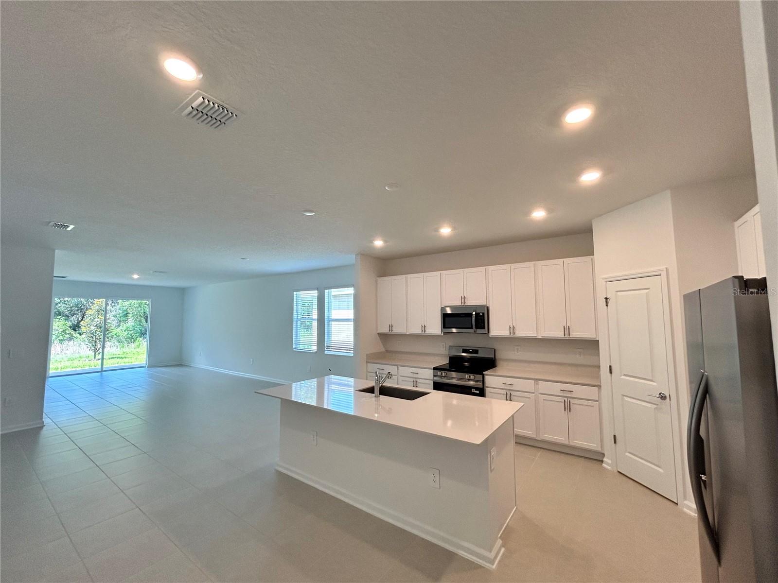 Image 3 of 18 For 699 Peroni Avenue