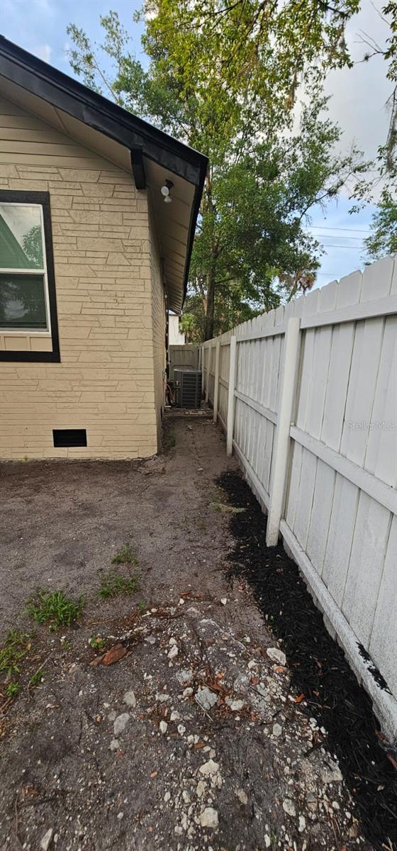 Image 8 of 27 For 823 Madison St