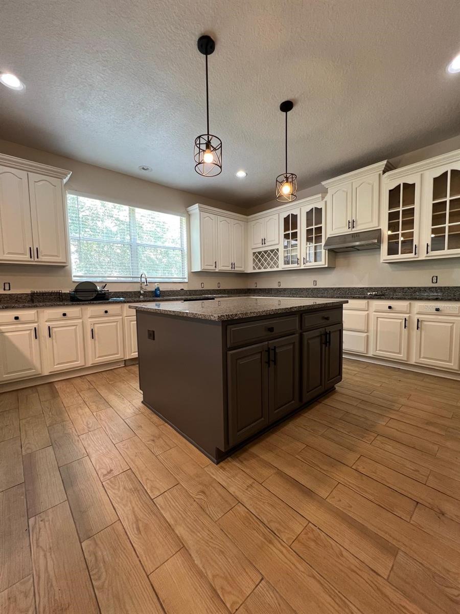 Image 3 of 43 For 10106 Malpas Point