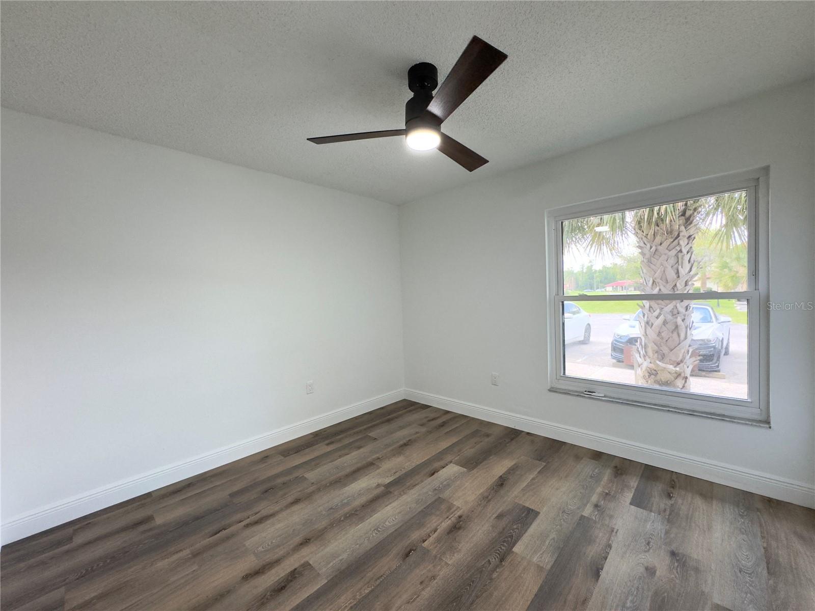 Image 11 of 22 For 406 Hunter Circle