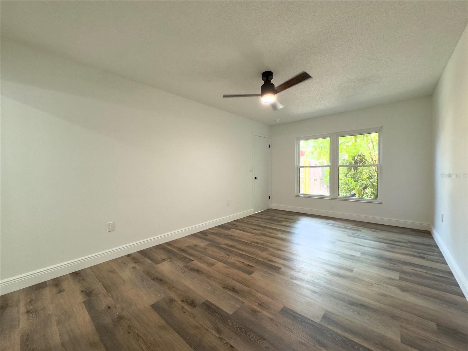 Image 15 of 22 For 406 Hunter Circle