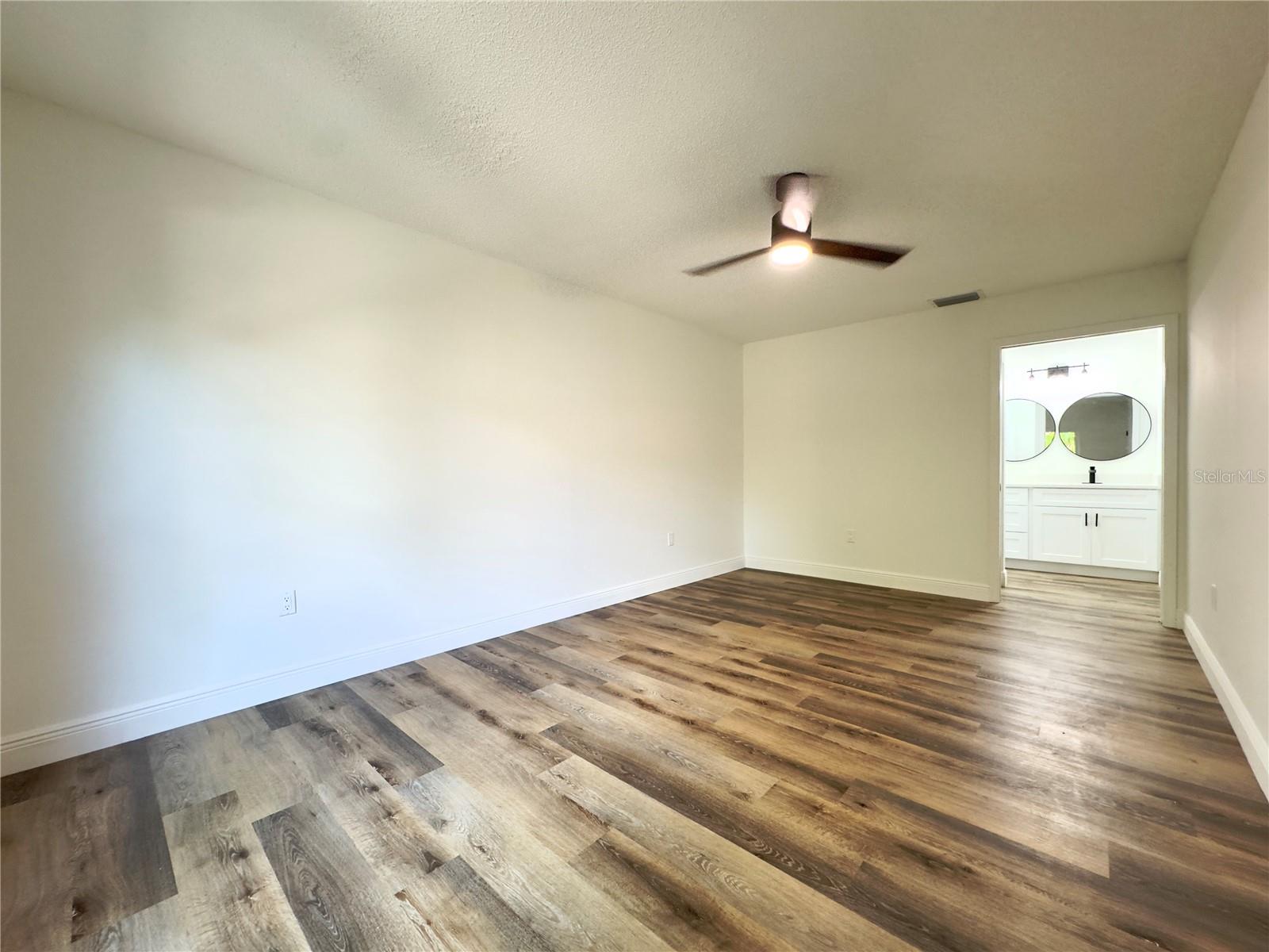 Image 16 of 22 For 406 Hunter Circle