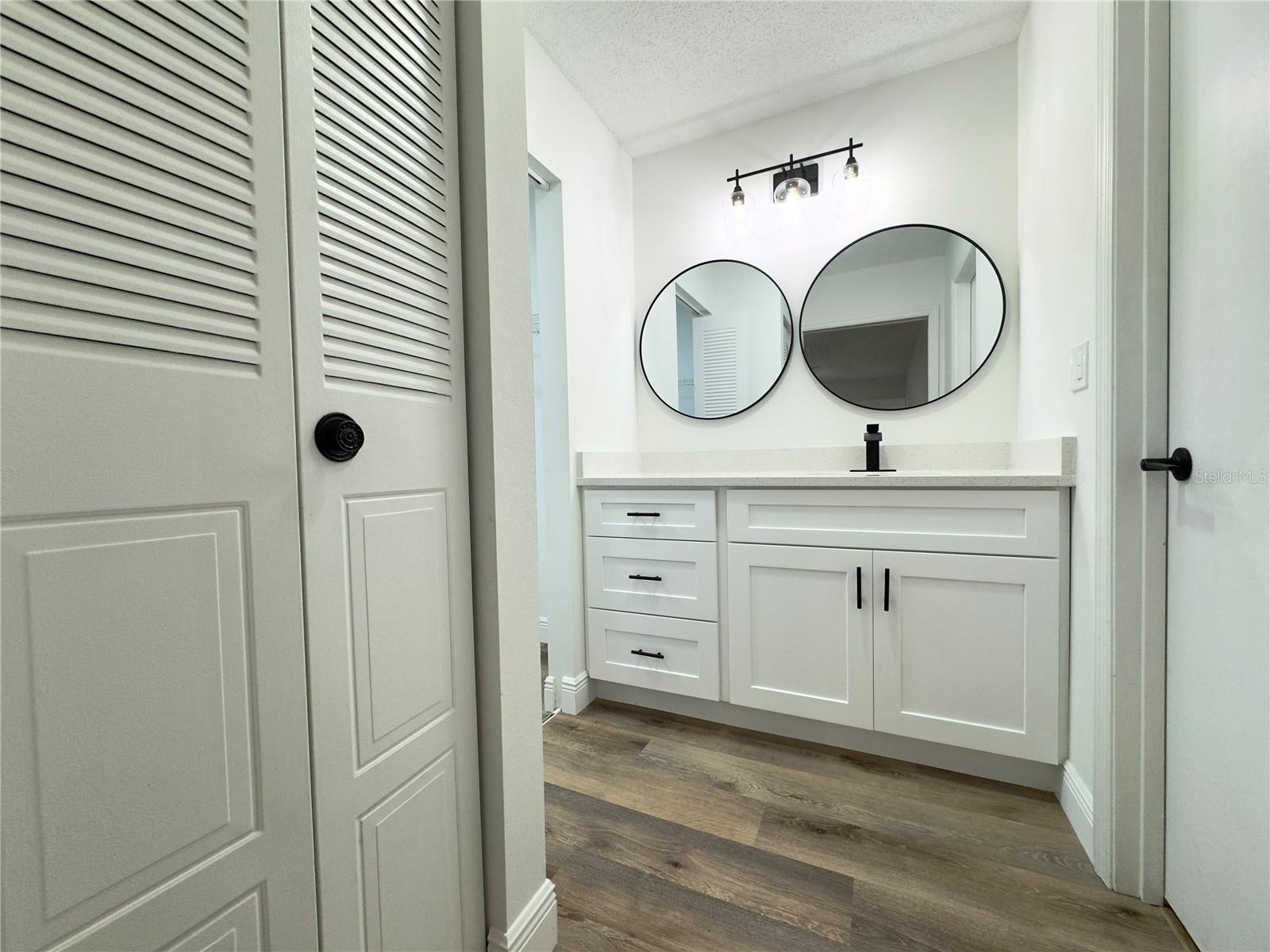 Image 17 of 22 For 406 Hunter Circle