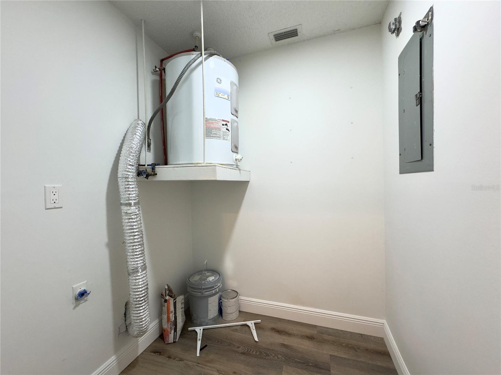 Image 21 of 22 For 406 Hunter Circle