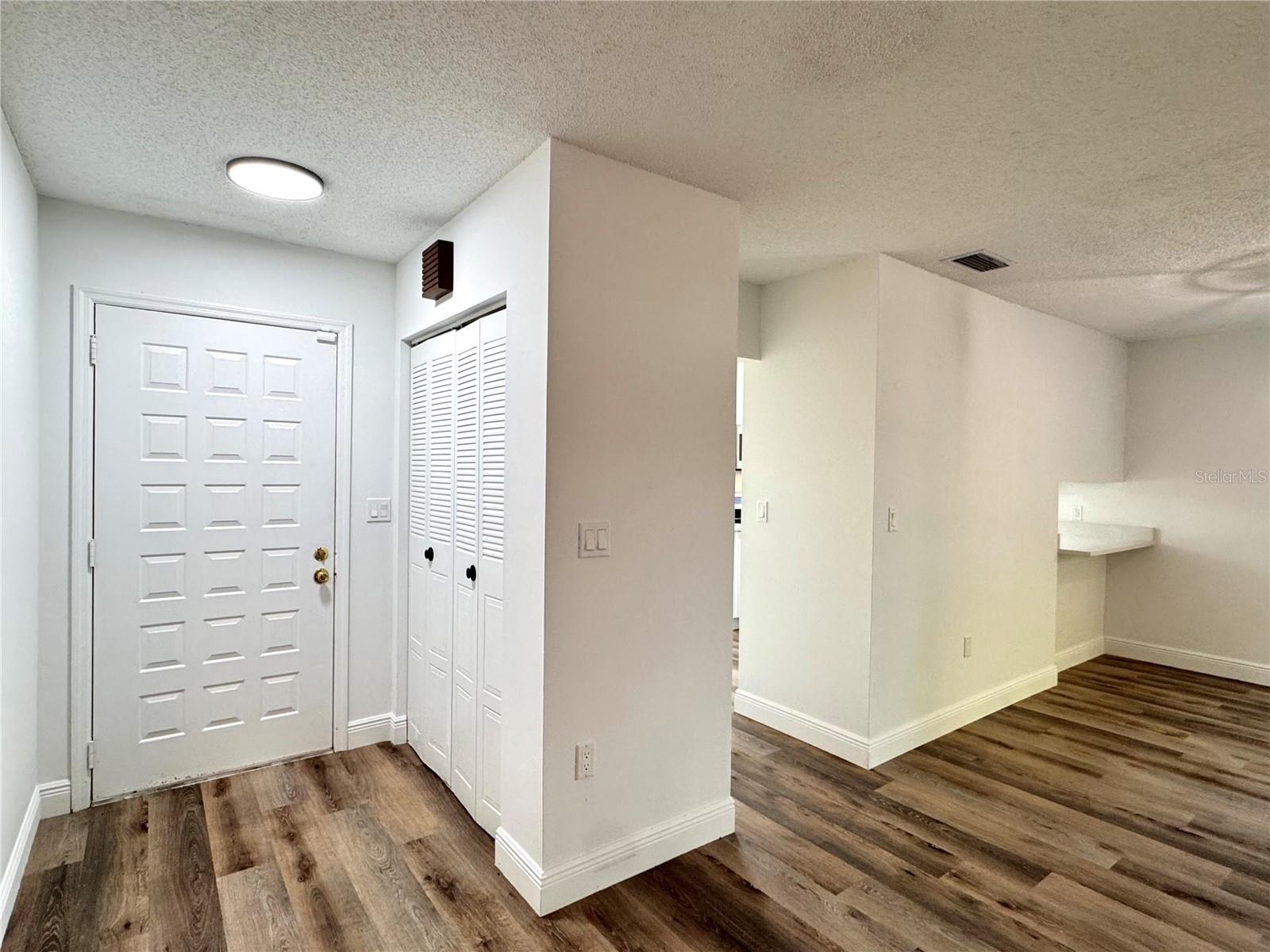 Image 3 of 22 For 406 Hunter Circle