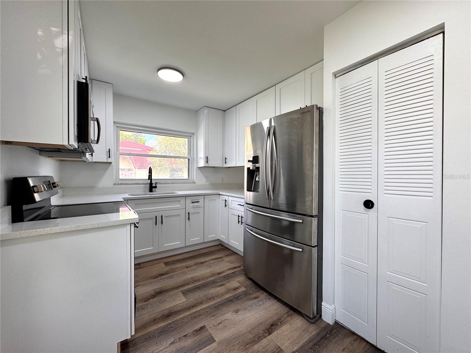 Image 7 of 22 For 406 Hunter Circle