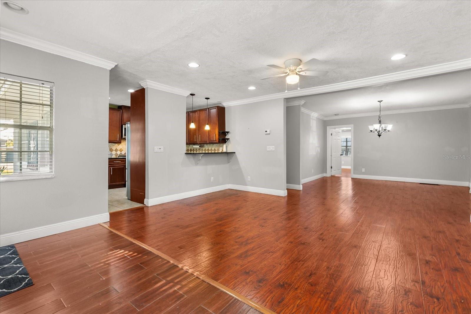 Image 10 of 48 For 465 Lakeshore Drive
