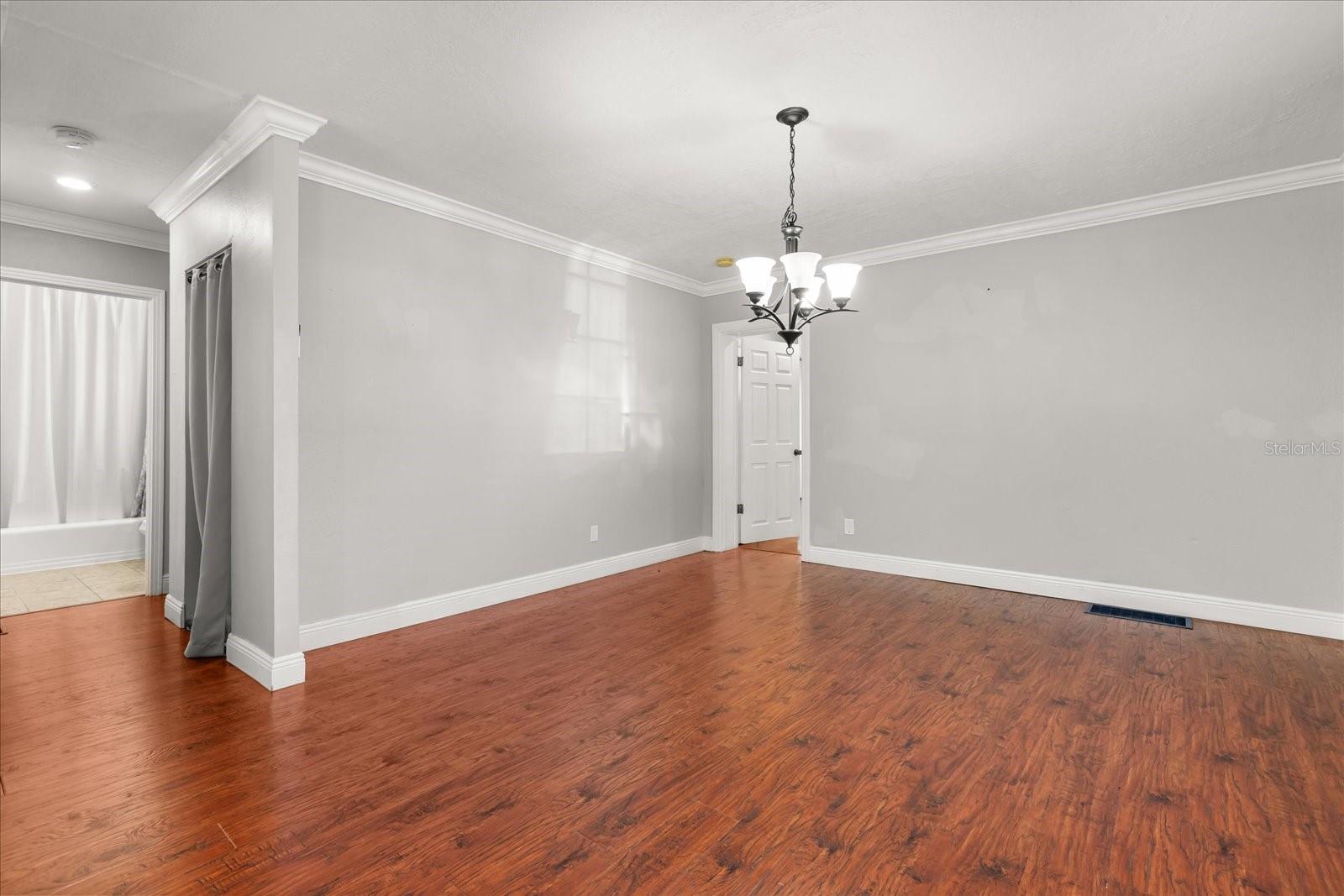 Image 6 of 48 For 465 Lakeshore Drive