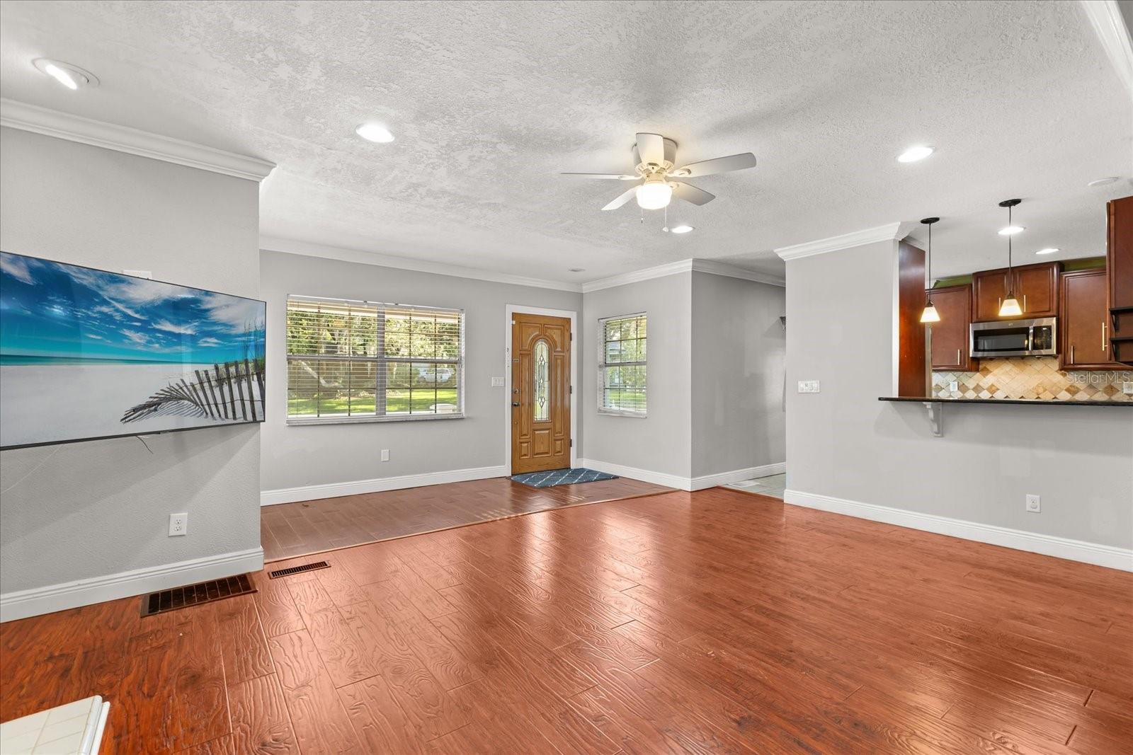 Image 8 of 48 For 465 Lakeshore Drive