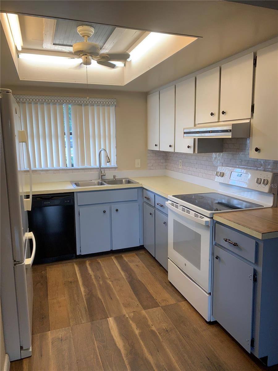 Image 5 of 25 For 1484 Magellan Circle 403