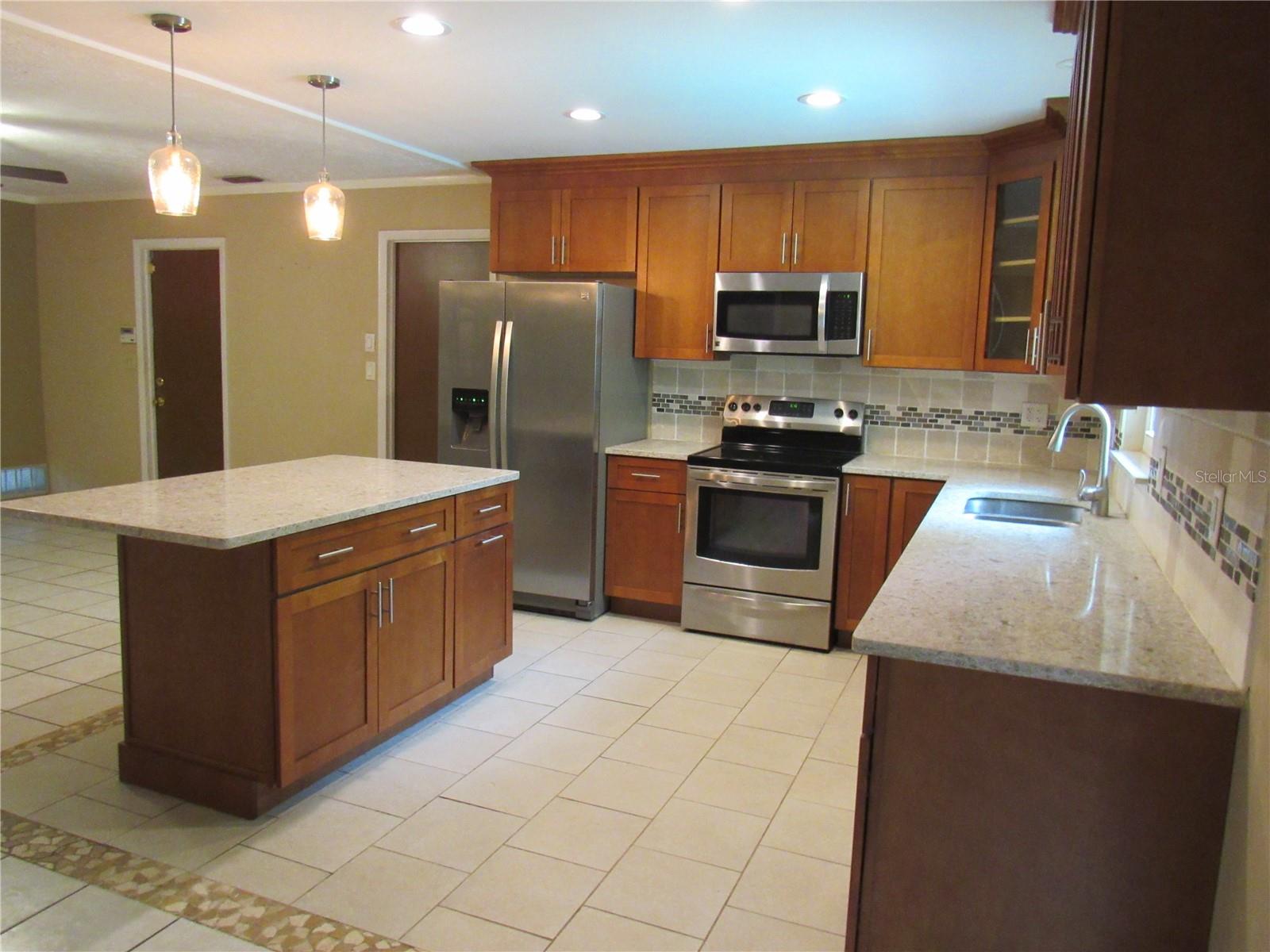Image 5 of 27 For 10208 Brownwood Avenue