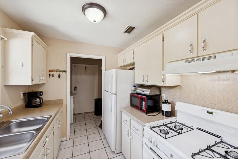 Image 3 of 23 For 2822 Fulford Street