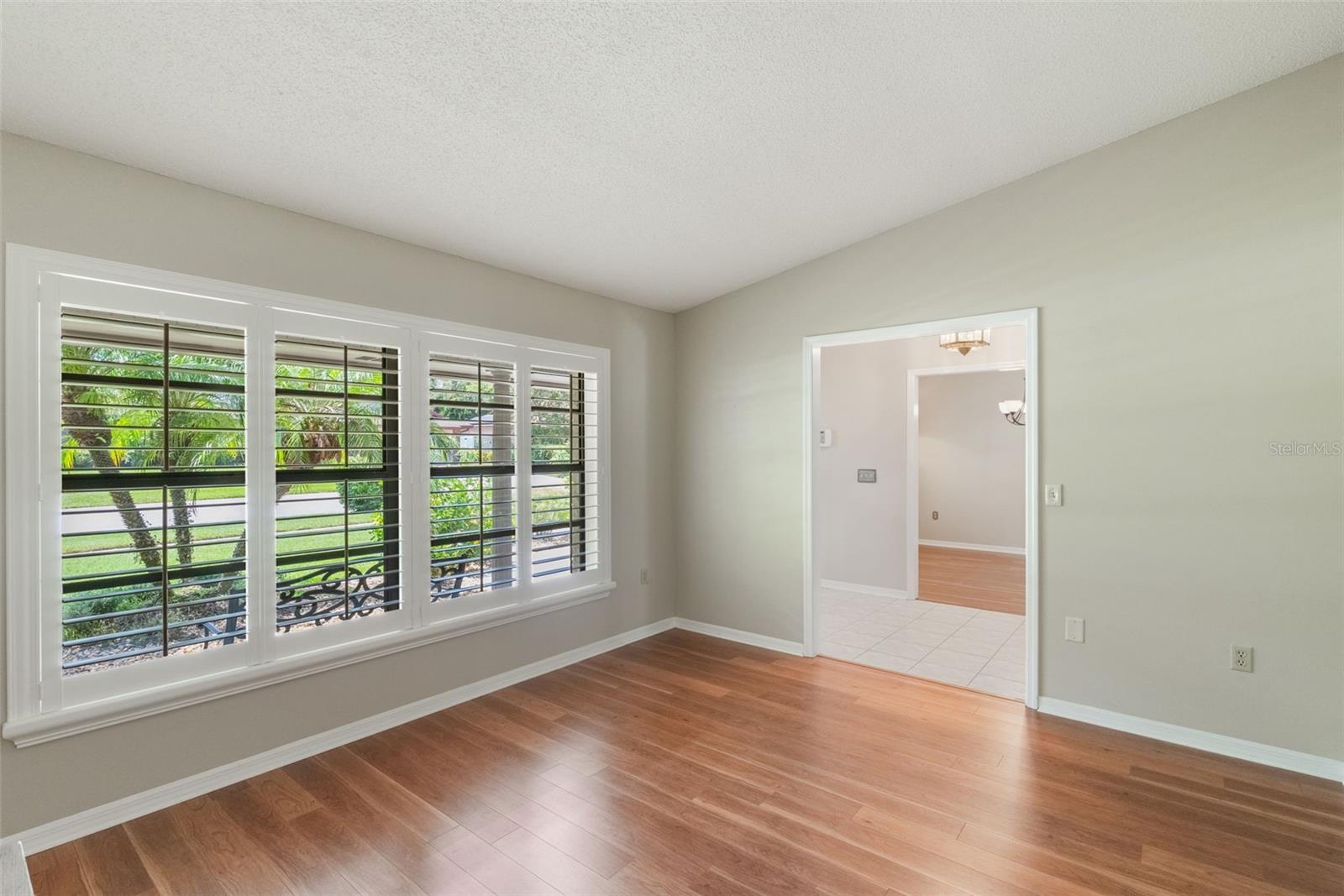 Image 17 of 49 For 957 Yellow Rose Drive