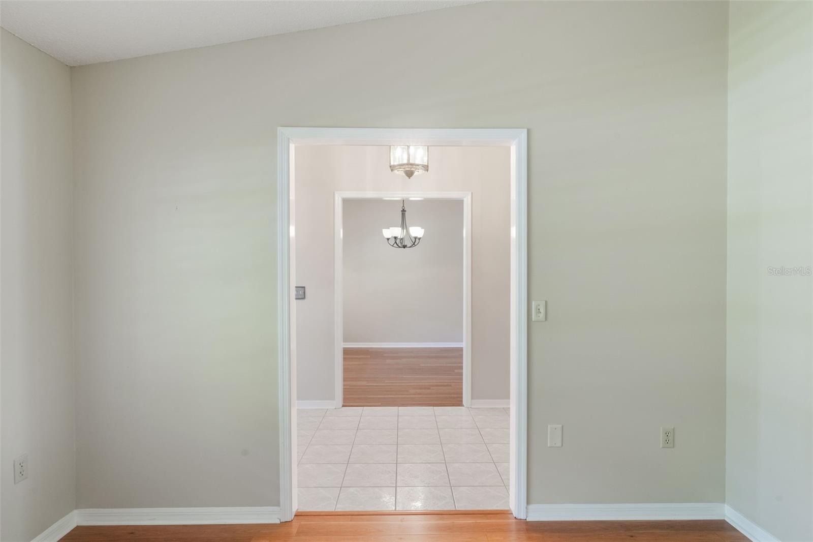 Image 18 of 49 For 957 Yellow Rose Drive