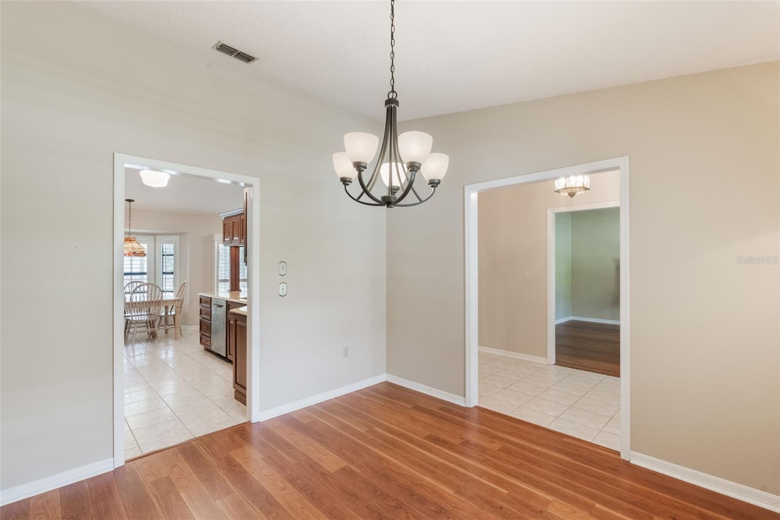 Image 22 of 49 For 957 Yellow Rose Drive