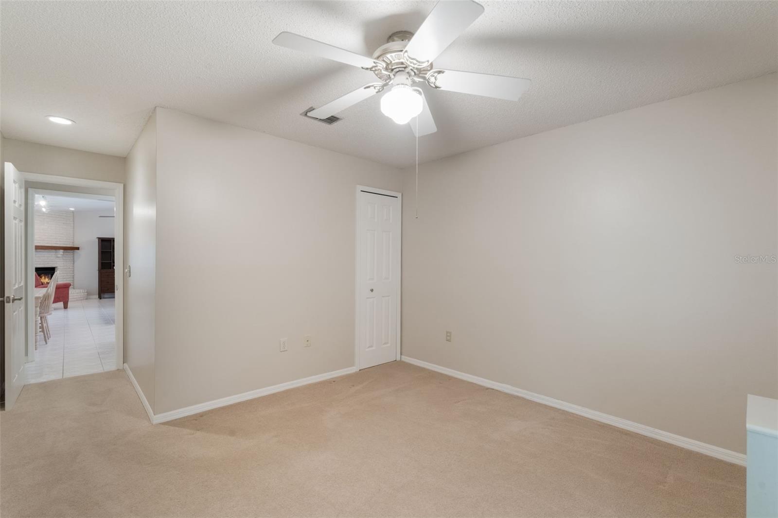 Image 36 of 49 For 957 Yellow Rose Drive